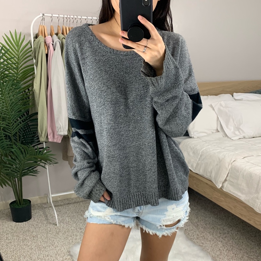 Brandy Melville - Oversized Gray Sweater - Picture 2 of 7